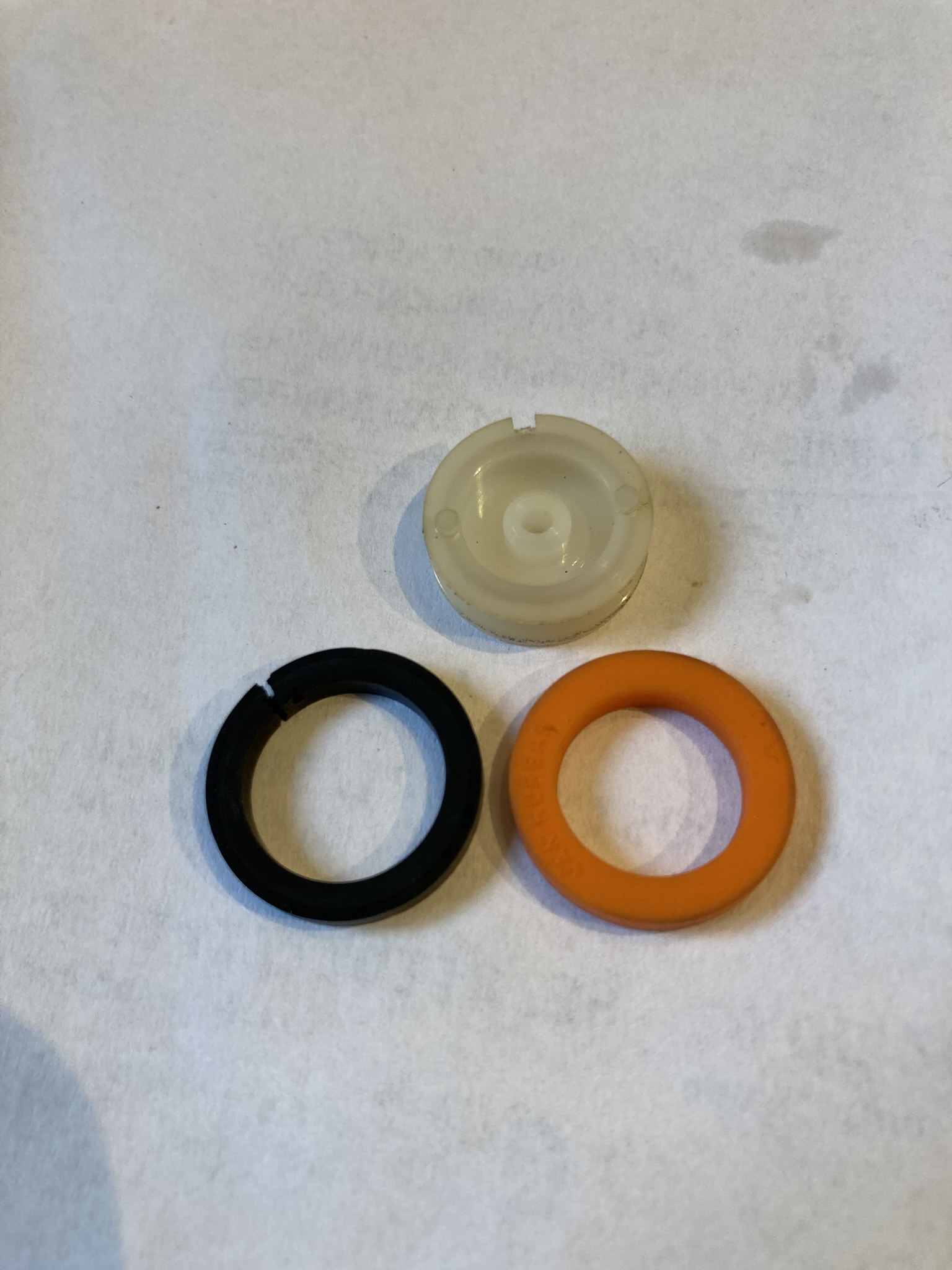 Idler Ring - Alt (Schwarz) und Neu