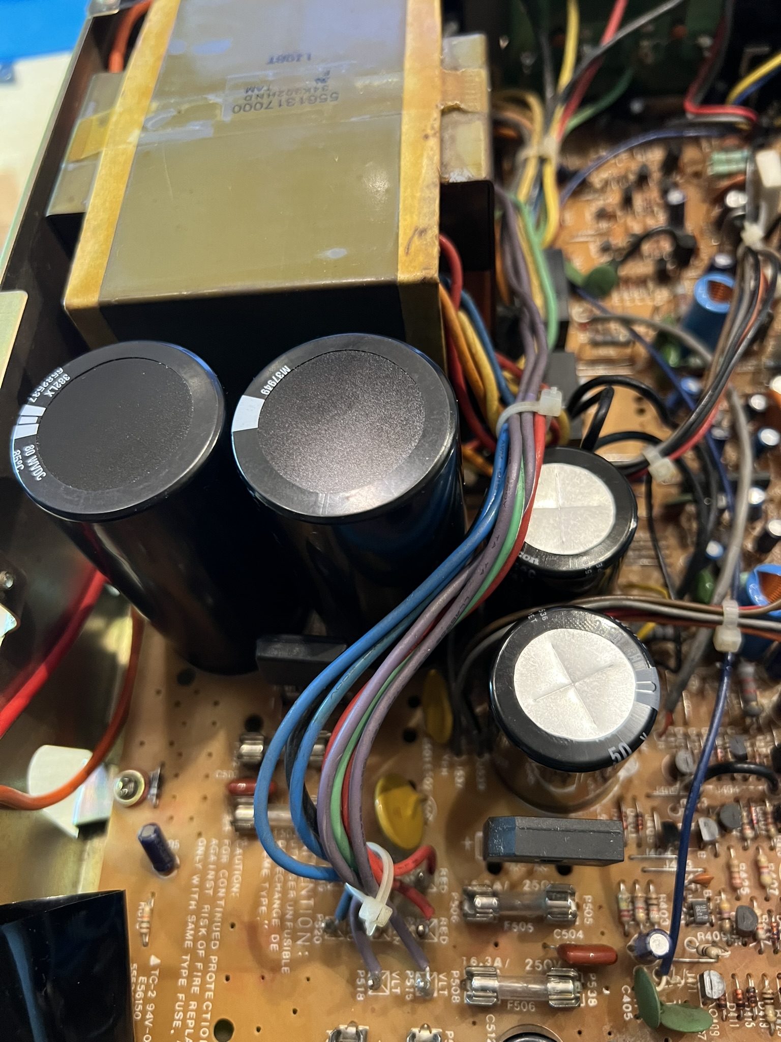 Die neuen Pufferkondensatoren von Cornell Dubilier und Nichikon